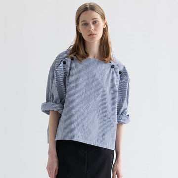 Camicia a righe, modello di nicchia a spalla scesa e ampia